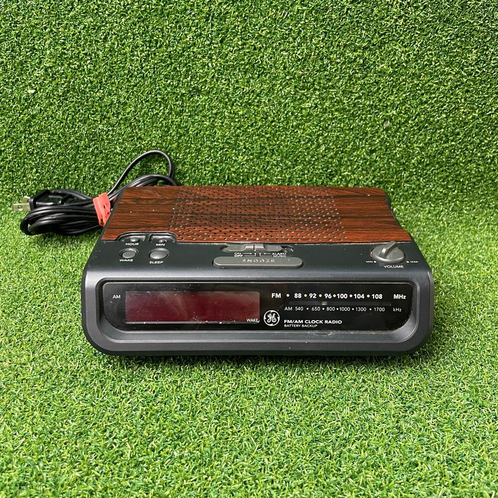 Vintage General Electric (GE) Vintage Digital Alarm Clock Radio